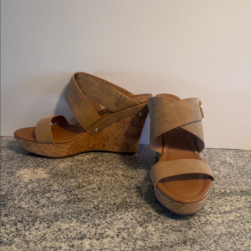 Tommy Hilfiger Tan Wedges